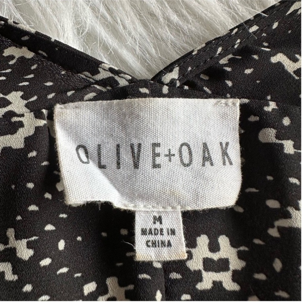 Olive Oak Top Blouse Black White Abstract Print 3/4 Sleeve V Neck Size Medium - Picture 3 of 5